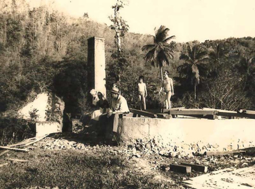 Fondations de l'ancien moulin retrouvé par Dr RRR en 1964.png