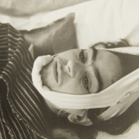 Nickolas Murray - Frida Kahlo. New York Hospital. 2.jpg