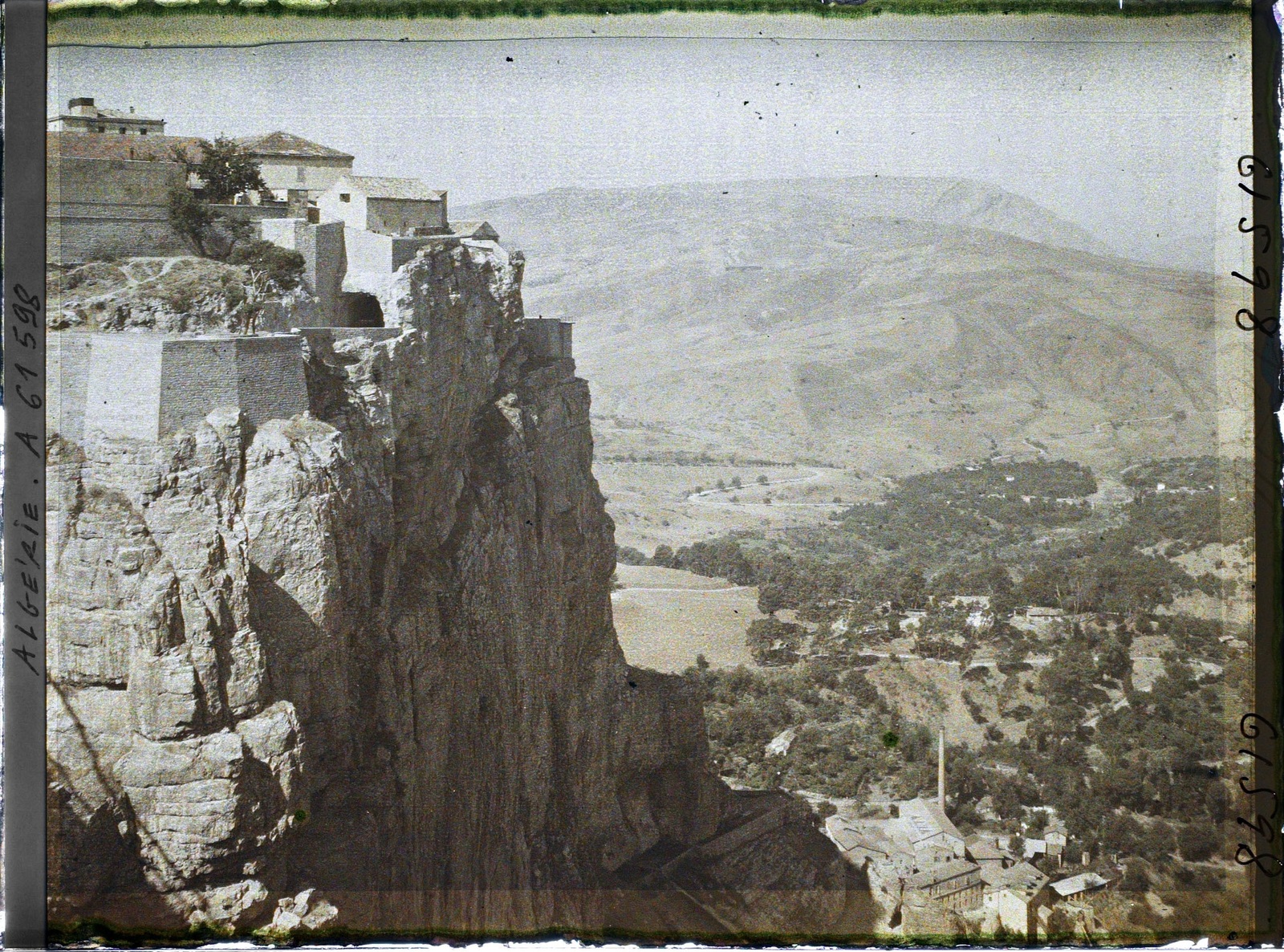Vue sur la Medina (dite Le Rocher) et la vallée du Rhummei