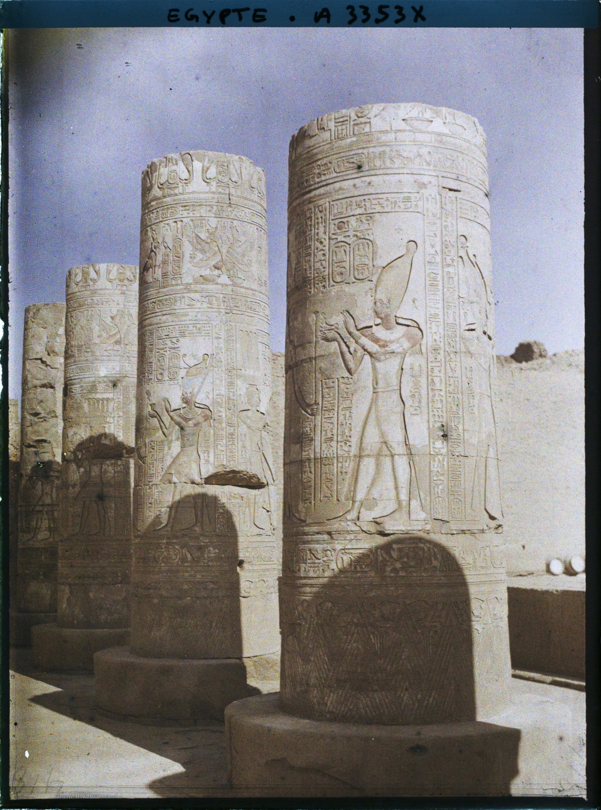 Colonnes du portique d'entrée du temple