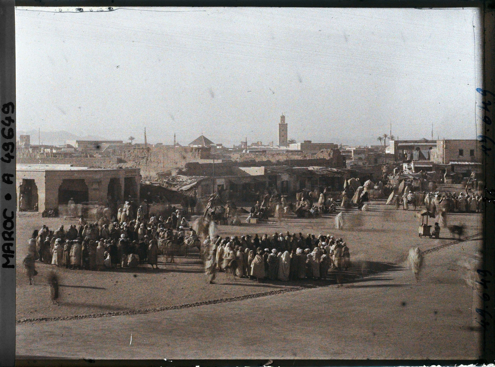 La place Jamâa el-Fna, vue d'une terrasse de café